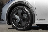 1.8リッターの試乗車には、特徴的なタービン型の17インチホイールが組み合わされていた。