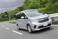 5代目となる新型「ステップワゴン」。写真は標準モデルの「G」。