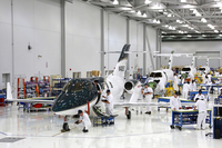 「ホンダジェット」の最終組み立てライン。
    
