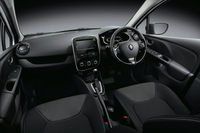 「ゼン」（1.2リッターモデル）のインテリア。
    