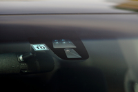 上級グレードの「G・EX」と「アブソルート EX」には、プリクラッシュブレーキと誤発進抑制機能からなる「シティーブレーキアクティブシステム」が標準で装備される。
    