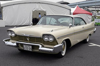 土日はのべ12台のクラシック・クライスラーの展示＆パレードランが行われる。写真は1958年型の「プリマス・フューリー」。フューリーはパワフルな専用エンジンを搭載するサルーンとして、56年に登場したプリマスのトップモデルだ。