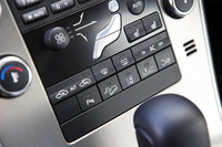 一目でわかる「レーン・デパーチャー・ウォーニング」スイッチ（エアコンスイッチ下の右から3つ目）。