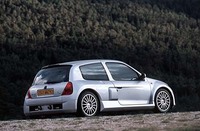 1998年のパリサロンでプロトタイプが発表されたクリオV6。
    
    