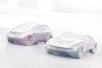 「BMW i」ブランドからデビューが予定される新型車「BMW i3（写真奥）／i8（写真手前）」のイメージ。以下2点も同じ。