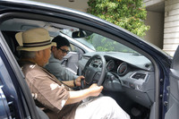 同じく「グリフ」のインテリア。シフトパドルは、全車に標準で備わる。