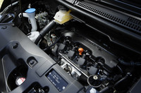 150psを発生する2リッターSOHC＋CVTは、全モデルで共通。2012年4月に施行された新エコカー減税においては、全車が75％減税に適合している。
