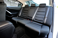 前席だけでなく後席も座り心地がより柔らかなものとなり、同時にフィット感やホールド性も向上している。