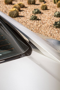 特徴的なフローティングデザインが用いられた「NSX」のCピラー。