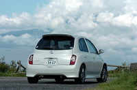 【テスト車のオプション装備】キセノンヘッドランプ＋オートライトシステム＝7万3500円／プライバシーガラス＝3万1500円／特別塗装色＝3万1500円／インテリジェントキー＋カラードドアハンドル＝3万1500円／プラズマクラスターフルオートエアコン＝4万7250円／シンプルナビゲーションシステム＝14万7000円