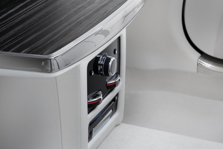 ロールス・ロイス・ゴースト（パッセンジャー用空調スイッチ）