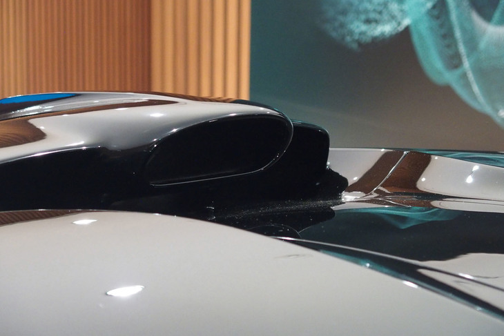 アストンマーティン・ヴァルハラ（リアカウルのエアインテーク）