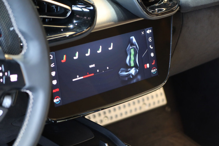 フェラーリ12チリンドリ（センターディスプレイ）