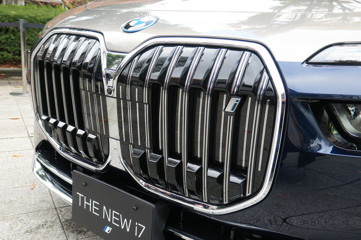 BMW i7 xDrive60eエクセレンス（フロントグリル）