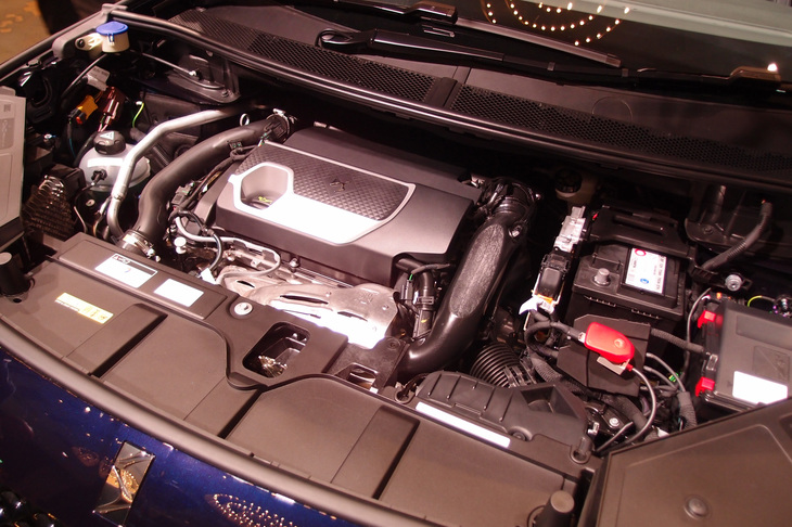 1.6リッター直4ターボエンジン。最高出力225ps、最大トルク300Nmを発生する。