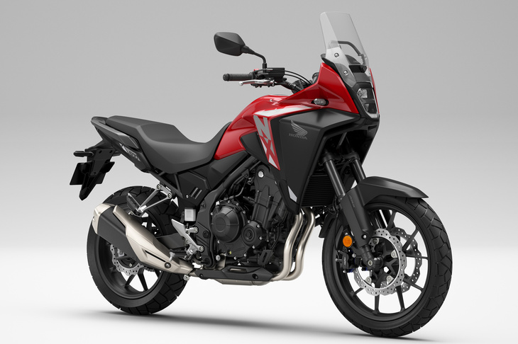 新型のクロスオーバーモデル「NX500」。従来型の「CB500X」をベースに、装備、性能、デザインと全方位的に進化を遂げている。