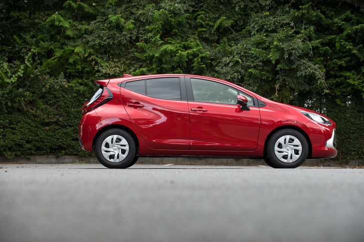 ボディーの全長と全幅は従来モデルと変わらないが、ホイールベースが50mm長くなっている。