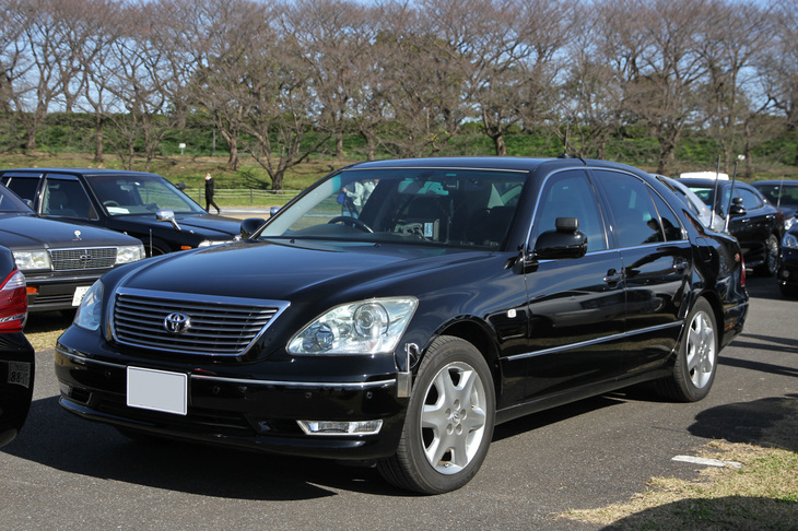 2000年にデビューした3代目「トヨタ・セルシオ」。2005年に日本にもレクサスブランドが導入されたため、セルシオとしては最終世代となる。