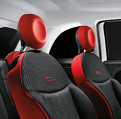 ツートンカラーのシート。写真は、ボディーカラーが「パソドブレ レッド」のもの。
	 