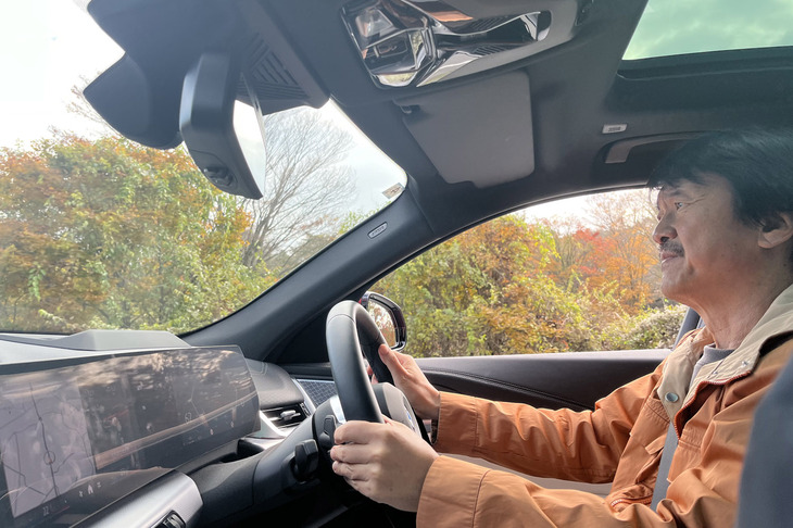 BMWの4発はスバラシイ。2リッターで十分速いし、燃費もいい。足まわりを一番ハードな「SPORT PLUS」にしたら、高速道ではそれが一番カイテキだった。