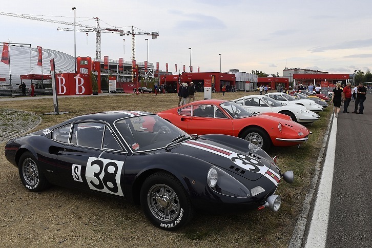 コンクールデレガンスの様子。