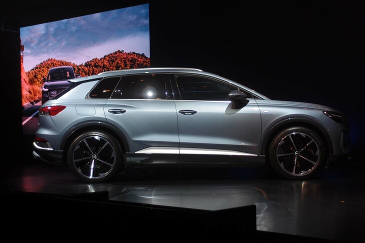 アウディQ4 40 e-tron Sライン