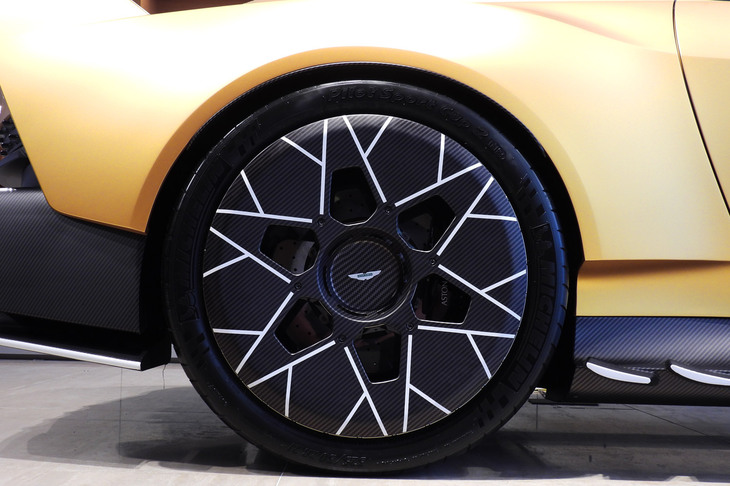 アストンマーティン・ヴァリアント（リアタイヤ＆エアロディスク）