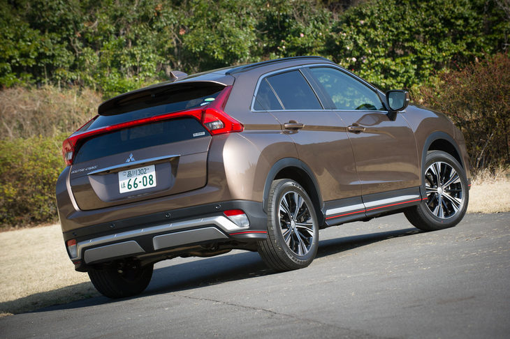 ボディーカラーには、テスト車に採用されていた「ブロンズメタリック」を含む全8色が用意されている。