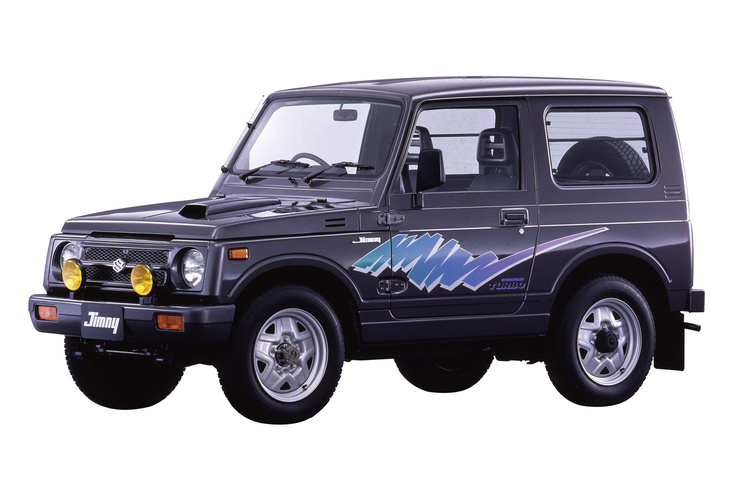 軽自動車規格の改定に合わせ、0.66リッターのターボエンジンが搭載されたJA11型。リーフスプリングを採用した最後の「ジムニー」として、中古車市場でも人気の高いモデル。