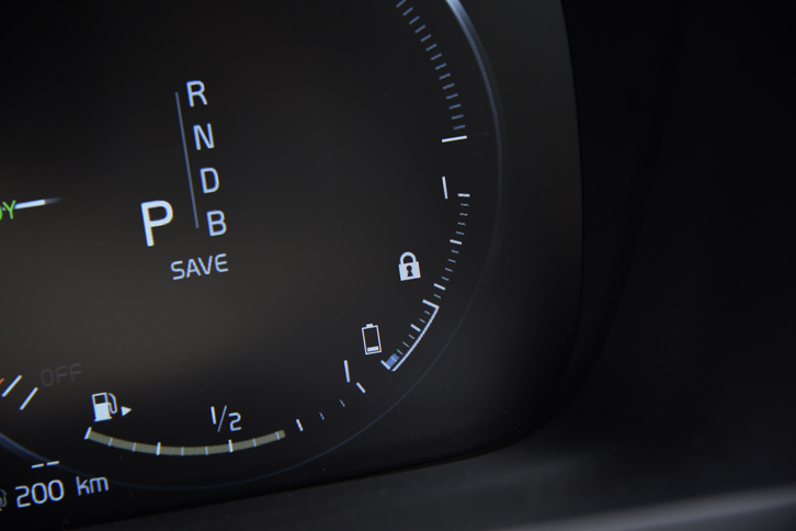 「XC90」のプラグインハイブリッド機構は「走行中にガソリンを積極的に使ってまで充電をすることは想定していない」（ボルボ関係者）とのこと。走行中はバッテリー容量の3分の1程度までしか充電されない。