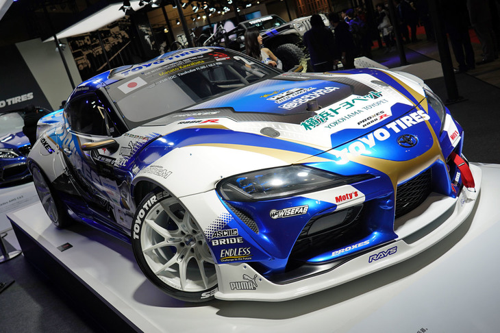 「トーヨー・プロクセスR888R」を履いた「トヨタ・スープラ」。