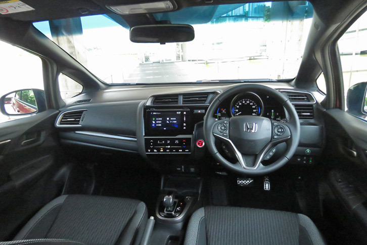 ホンダ・フィット ハイブリッドS Honda SENSING（インストゥルメントパネルまわり）