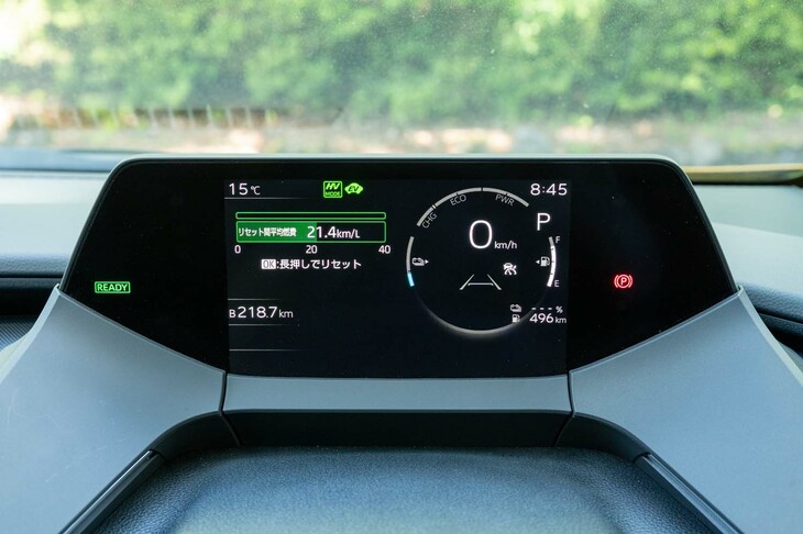 液晶メーターパネルのサイズは7インチ。ドライバーから遠くにレイアウトされる割に表示項目は小さめ。
