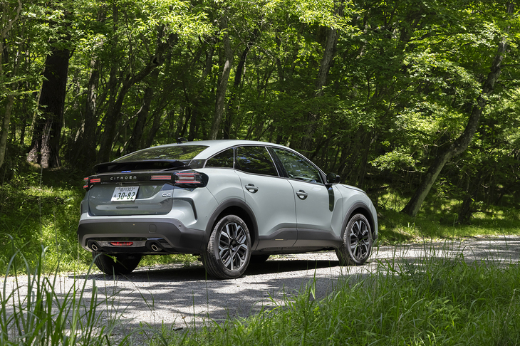 パワーユニットはシステムトータルで最高出力145PSを生み出すマイルドハイブリッドの1.2リッターターボエンジン。短時間ながらEV走行もできる。