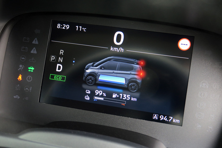 三菱eKクロスEV P（7インチカラー液晶メーター）