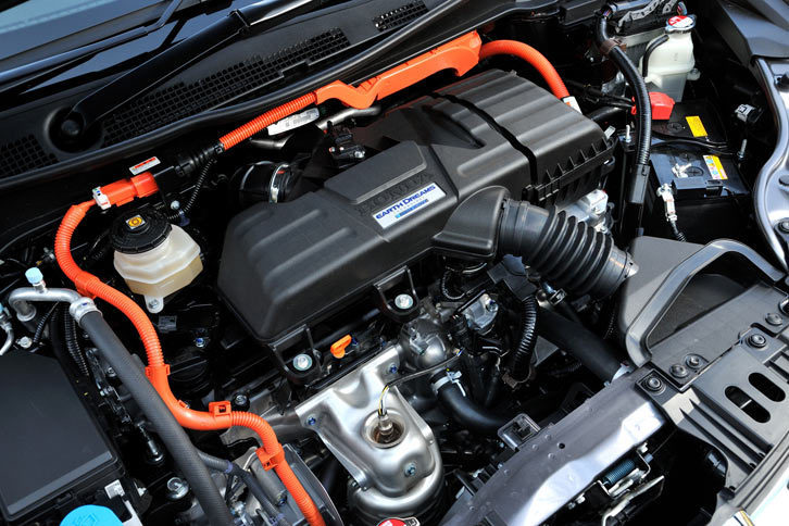 パワーユニットには2モーター方式の「スポーツハイブリッドi-MMD」を採用。導線の形状や巻き方を変更することにより、モーターの小型化と高トルク・高出力化を実現している。