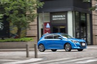 新開発プラットフォーム（CMP）は、従来のもの（PF1）に比べ30kgの軽量化を実現。走行性能のみならず、環境性能の向上にも貢献している。