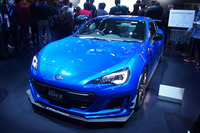 スバルブース内に展示されたカスタムモデル「BRZ STI Sport GTコンセプト」。