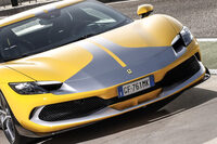 「アセットフィオラーノパッケージ」に含まれる、カーボン製のハイダウンフォースパーツ。フロントバンパーに装着することで、ダウンフォースを10kg上乗せできる。