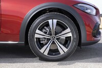 ホイールは「オールテレイン」専用の5スポークデザイン。試乗車はグッドイヤーのハイパフォーマンスタイヤ「イーグルF1アシメトリック3」を履いていた。