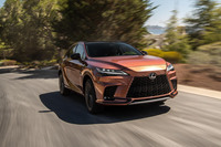 370PSのシステム最高出力を誇る「RX500h“Fスポーツ パフォーマンス”」。0-60mph（0-96km/h）の加速タイムは5.9秒。