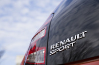 他のルノー車の「GT」と同じく、「トゥインゴGT」も開発はルノー・スポールが担当。一般的なFFのコンパクトカーと、RRのトゥインゴとではコーナリング特性がまったく異なるため、開発はルノー・スポールにとっても大きな挑戦だったという。