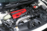 高性能モデル「シビック タイプR」のエンジン。2022年発売予定の新型は、純内燃機関を搭載する最後のシビック タイプRになるのではないかとうわさされている。