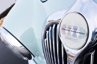 専用のグリルバッジ。