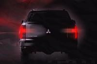 三菱が新型「トライトン」のデビューを予告　タフで力強いデザインで登場の画像