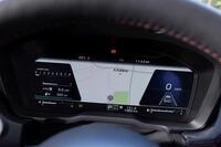 12.3インチのフル液晶メーターには、円形メーターのほかに、カーナビのマップ（写真）やアイサイトの作動状況を大きく映し出すことができる。