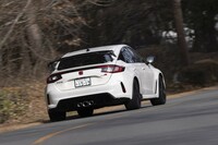 エンジンパワーの強化はタービンスクロールの小型化やベアリングのフリクション低減といったターボの高回転化によって実現している。