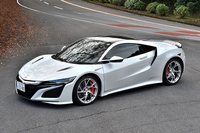 ホンダNSX
	ボディーサイズ：全長×全幅×全高＝4490×1940×1215mm／ホイールベース：2630mm／車重：1780kg／駆動方式：4WD／エンジン：3.5リッターV6 DOHC 24バルブ ターボ／モーター：交流同期電動機／トランスミッション：9段AT／エンジン最高出力：507ps/6500-7500rpm／エンジン最大トルク：56.1kgm/2000-6000rpm／フロントモーター最高出力：37ps/4000rpm（1基当たり）／フロントモーター最大トルク：7.4kgm/0-2000rpm（1基当たり）／リアモーター最高出力：48ps/3000rpm／リアモーター最大トルク：15.1kgm/500-2000rpm／システム最高出力：581ps／システム最大トルク：65.8kgm／タイヤ：（前）245/35ZR19 93Y （後）305/30ZR20 103Y／車両価格＝2370万円
