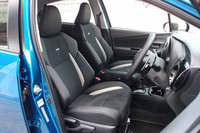 「ヴィッツGRスポーツ」のインテリア。同車には、1.5リッターガソリンエンジンを搭載するMT仕様とCVT仕様のほか、ハイブリッドモデルもラインナップされる。