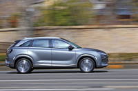 自動格納式のドアハンドルやDピラーエアトンネル、フルフロアアンダーカバーなどを採用し、空力性能向上にも注力。空気抵抗を示すCd値は0.32を実現している。